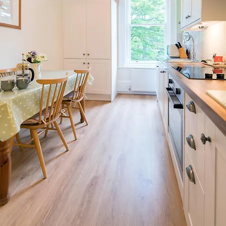 Holidays Octagon Court Apartman